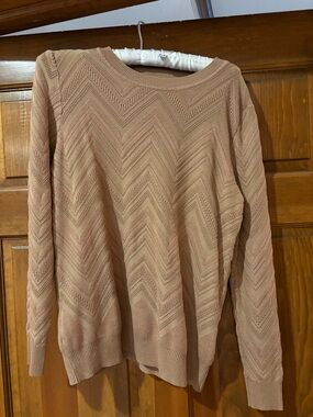Women's Chevron-Textured Crewneck Sweater in Tan